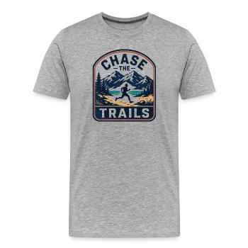 Chase the Trails Mountain Runner Abzeichen - Männer Premium Bio T-Shirt - Grau meliert - Vorne - Damien (186cm)