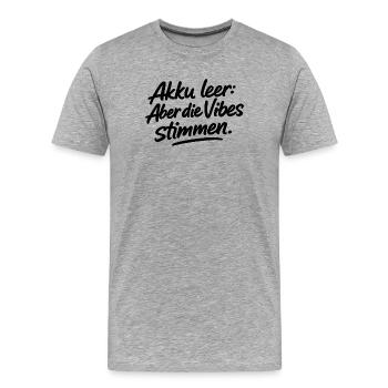 Akku leer: Aber die Vibes stimmen. - Männer Premium Bio T-Shirt - Grau meliert - Vorne - Damien (186cm)