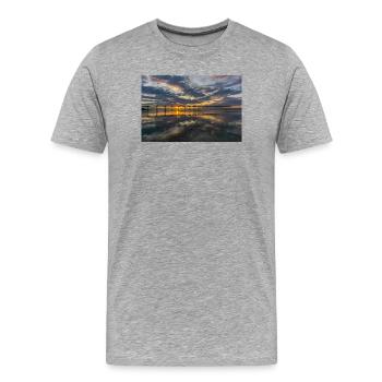 Sunset Pier Reflections - Men's Premium Organic T-Shirt - heather grey - Front - Damien (186cm)