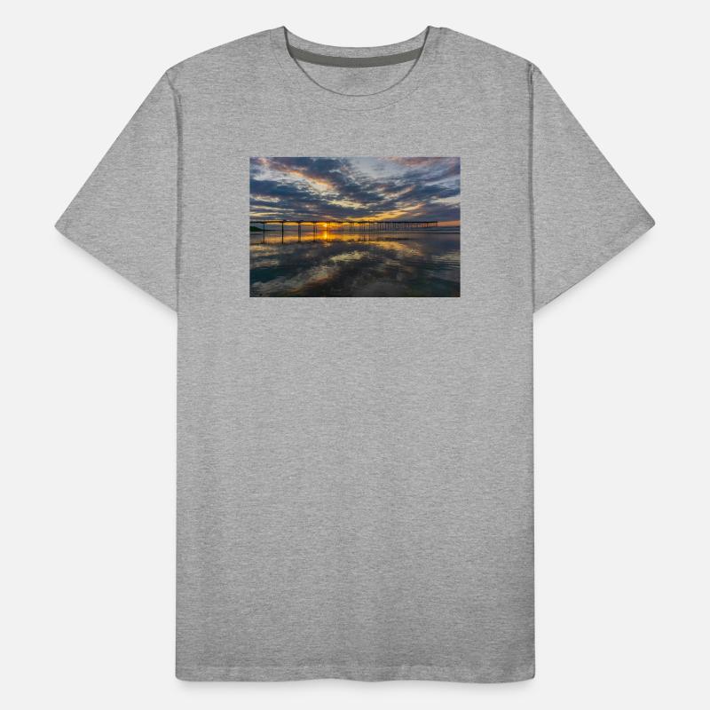 Reflets de la jetée du coucher de soleil T-shirt bio Premium Homme