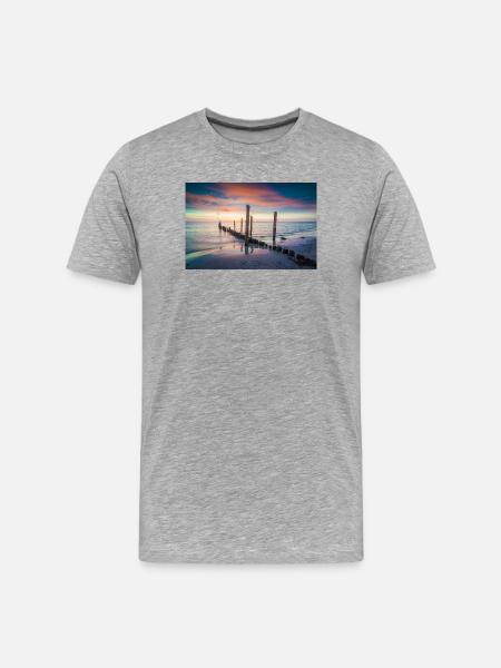 Sunrise on the Baltic Sea beach - Men's Premium Organic T-Shirt - heather grey