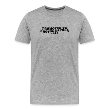 Promoted to Photographer 2026 – Photographer Careers - Men's Premium Organic T-Shirt - heather grey - Front - Damien (186cm)