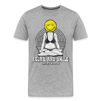 Smiley while relaxing with yoga in the lotus position - Men's Premium Organic T-Shirt - heather grey - Front - Damien (186cm)