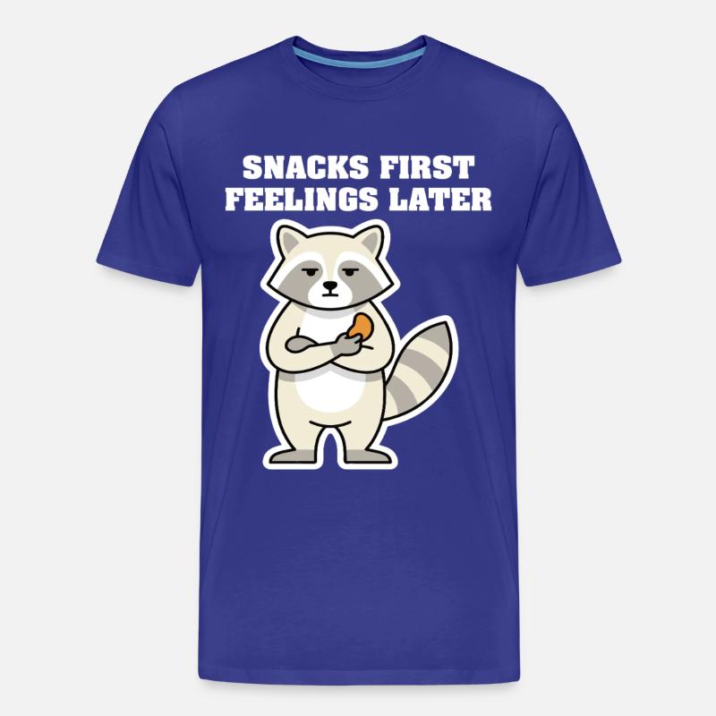 SNACKS FIRST FEELINGS LATER Waschbär - Männer Premium Bio T-Shirt - Königsblau