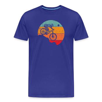 Silhouette de cycliste rétro au coucher du soleil - T-shirt bio Premium Homme - bleu roi - Devant - Damien (186cm)
