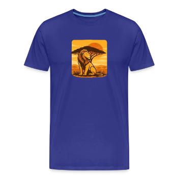 Löwe vor Sonnenuntergang in der Savanne - Männer Premium Bio T-Shirt - Königsblau - Vorne - Damien (186cm)