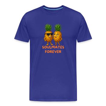 Soulmates Pineapples Forever - Männer Premium Bio T-Shirt - Königsblau - Vorne - Damien (186cm)