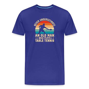 Tischtennis Ein alter Mann, der Tischtennis spielt - Männer Premium Bio T-Shirt - Königsblau - Vorne - Damien (186cm)