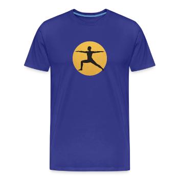 Krieger II Yoga Pose Silhouette Sonne Design - Männer Premium Bio T-Shirt - Königsblau - Vorne - Damien (186cm)