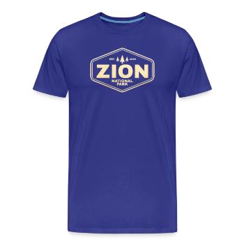 Zion National Park Badge Tee - Männer Premium Bio T-Shirt - Königsblau - Vorne - Damien (186cm)