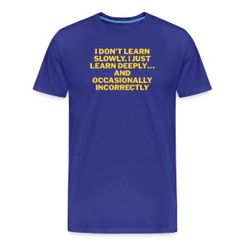Je n’apprends pas lentement, mais en profondeur - T-shirt bio Premium Homme - bleu roi - Devant - Damien (186cm)