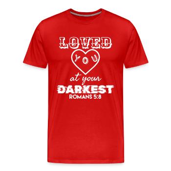 Je t’ai aimé à ton plus sombre. Romains 5:8 - T-shirt bio Premium Homme - rouge - Devant - Damien (186cm)