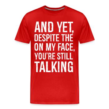 und doch trotz des Ausdrucks auf meinem Gesicht lustiges Shirt - Männer Premium Bio T-Shirt - Rot - Vorne - Damien (186cm)