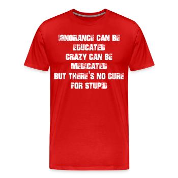 L’ignorance peut être éduquée, la folie peut être médicamentée - T-shirt bio Premium Homme - rouge - Devant - Damien (186cm)