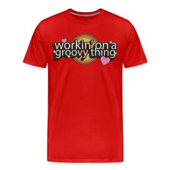 Travailler sur un truc groovy – Lettrage des années 70 - T-shirt bio Premium Homme - rouge - Devant - Damien (186cm)