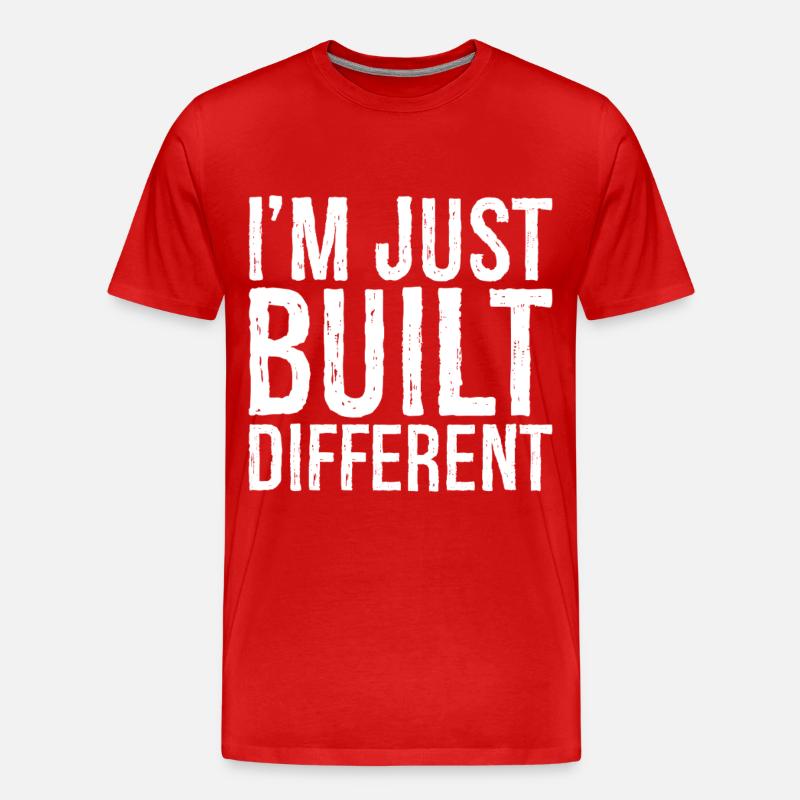 I'm just built different - Männer Premium Bio T-Shirt - Rot