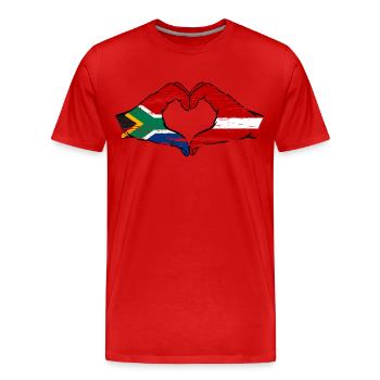 Afrique du Sud Lettonie Drapeau Mains Coeur Forme Utilisé - T-shirt bio Premium Homme - rouge - Devant - Damien (186cm)