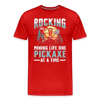 Rocking The Mining Life One Pickaxe At A Time - Männer Premium Bio T-Shirt - Rot - Vorne - Damien (186cm)