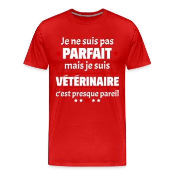 Pas parfait mais vétérinaire, fête des pères, noël - T-shirt bio Premium Homme - rouge - Devant - Damien (186cm)