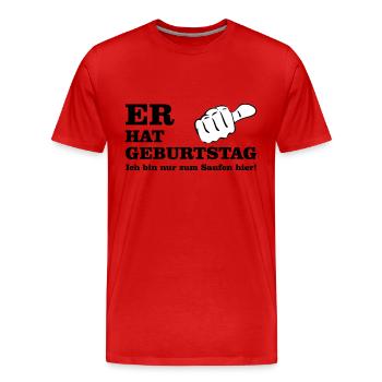 Er hat Geburtstag - Ich bin nur zum saufen hier! - Männer Premium Bio T-Shirt - Rot - Vorne - Damien (186cm)