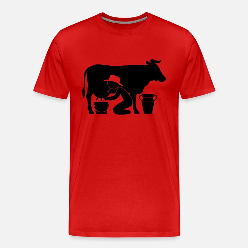 Bauer beim Melken einer Kuh - Männer Premium Bio T-Shirt - Rot
