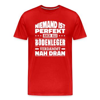 Niemand Ist Perfekt Aber Als Bodenleger Nah Dran - Männer Premium Bio T-Shirt - Rot - Vorne - Damien (186cm)