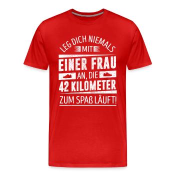 Laufen & Joggen | Leg dich niemals - 42 Kilometer - Männer Premium Bio T-Shirt - Rot - Vorne - Damien (186cm)