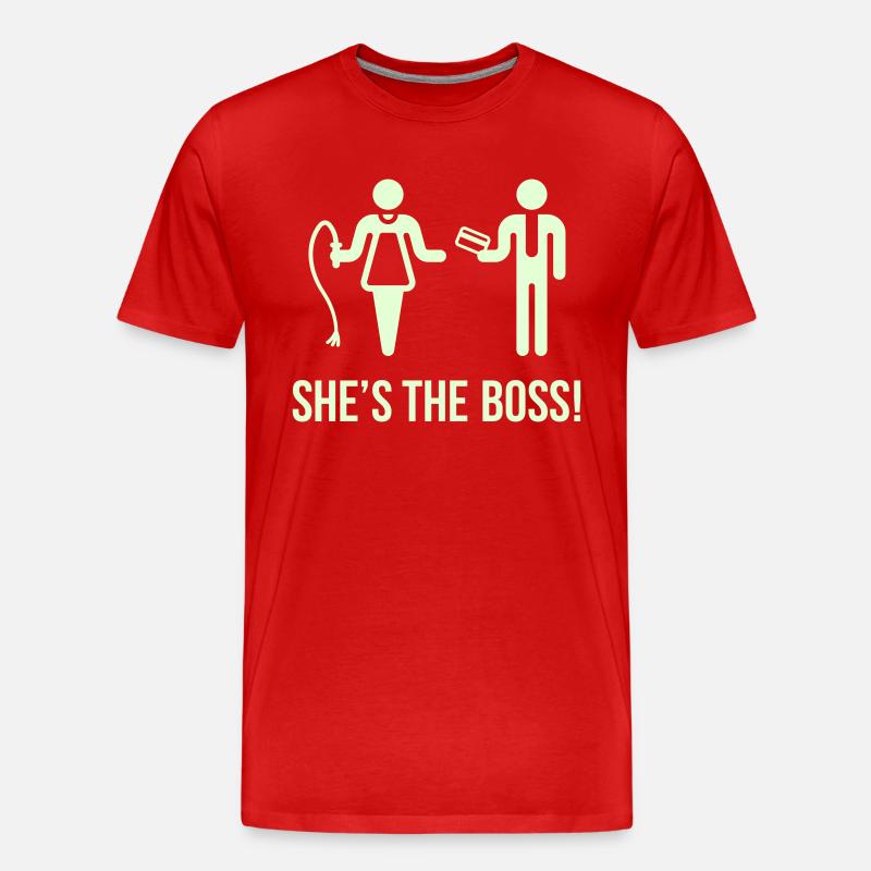 She's The Boss! (Ehefrau & Ehemann) - Männer Premium Bio T-Shirt - Rot