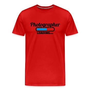 Photographer - Men's Premium Organic T-Shirt - red - Front - Damien (186cm)