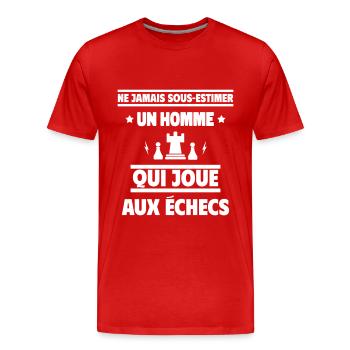 Ne sous-estimez jamais un homme qui joue aux échec - T-shirt bio Premium Homme - rouge - Devant - Damien (186cm)