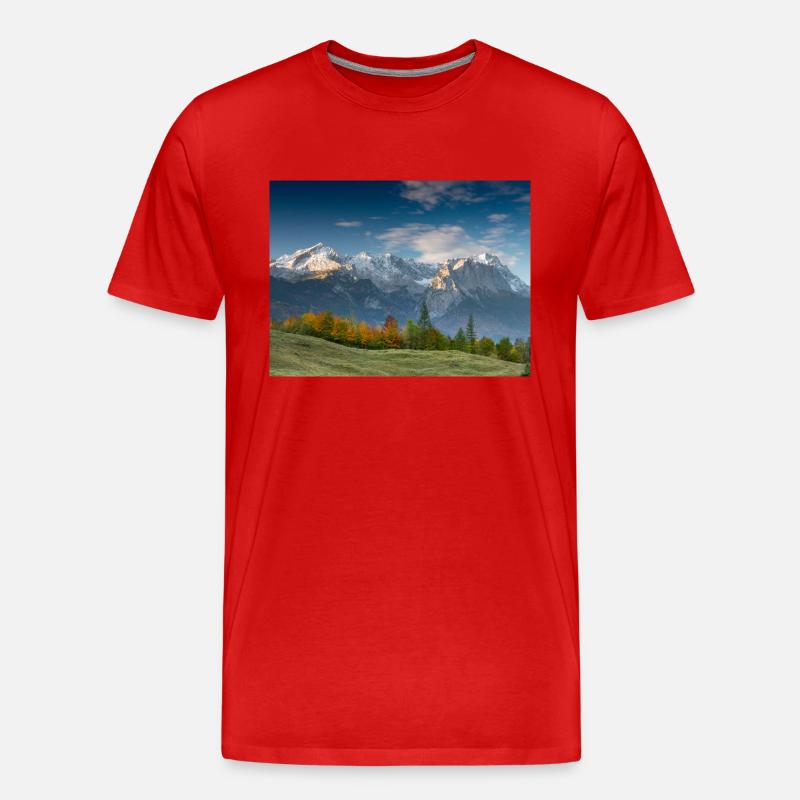 Herbststimmung unterhalb der Zugspitze - Männer Premium Bio T-Shirt - Rot