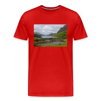 ScotRail train passing Scottish Loch - Men's Premium Organic T-Shirt - red - Front - Damien (186cm)
