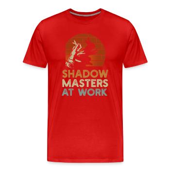 Maîtres de l’ombre au travail Marionnettes d’ombres - T-shirt bio Premium Homme - rouge - Devant - Damien (186cm)