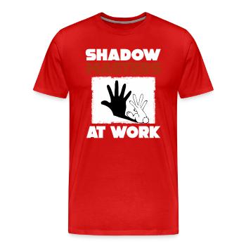 Maîtres de l’ombre au travail Marionnettes d’ombres - T-shirt bio Premium Homme - rouge - Devant - Damien (186cm)