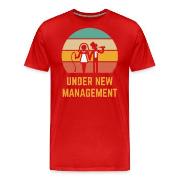 Under New Management (Peitsche / Bier / Sunset) - Männer Premium Bio T-Shirt - Rot - Vorne - Damien (186cm)