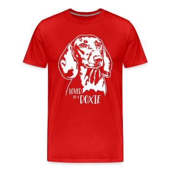 Dackel loved by a Doxie Hunde Spruch Wilsigns - Männer Premium Bio T-Shirt - Rot - Vorne - Damien (186cm)