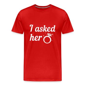 A demandé à sa fiancée une bague de fiançailles en diamant - T-shirt bio Premium Homme - rouge - Devant - Damien (186cm)