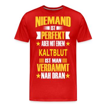 KALTBLUT - Männer Premium Bio T-Shirt - Rot - Vorne - Damien (186cm)