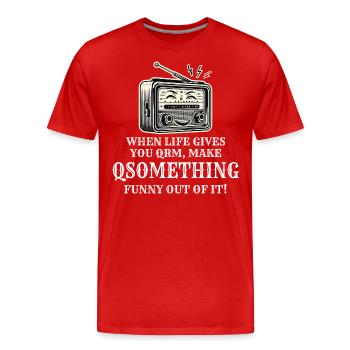 Vintage-Radioästhetik mit einem humorvollen QSOmething - Männer Premium Bio T-Shirt - Rot - Vorne - Damien (186cm)