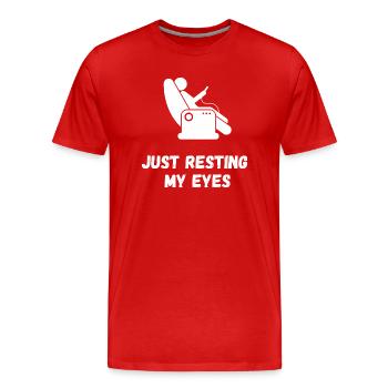 Ich ruhe nur meine Augen aus - Männer Premium Bio T-Shirt - Rot - Vorne - Damien (186cm)