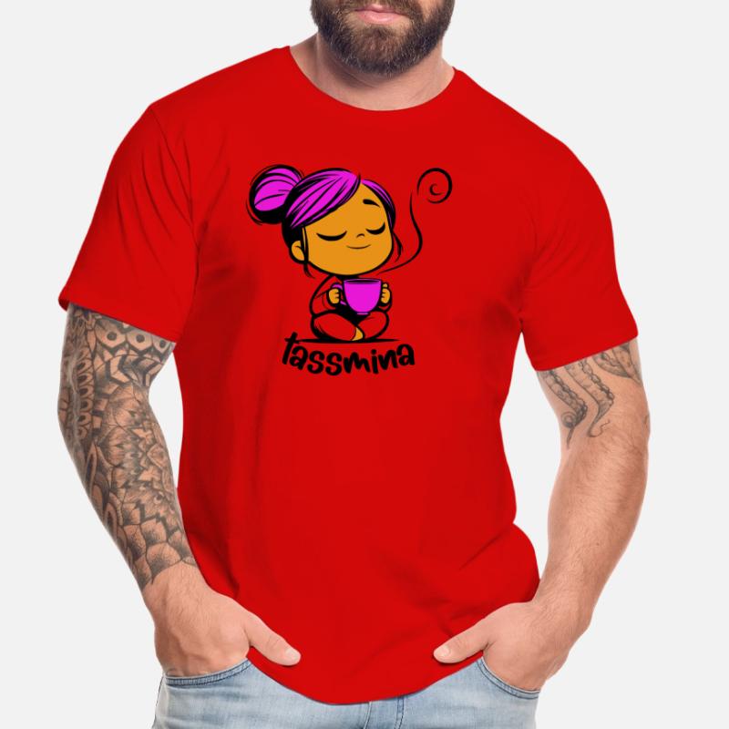Tassmina enspannt mit einer Tasse Tee oder Kaffee Männer Premium Bio T-Shirt
