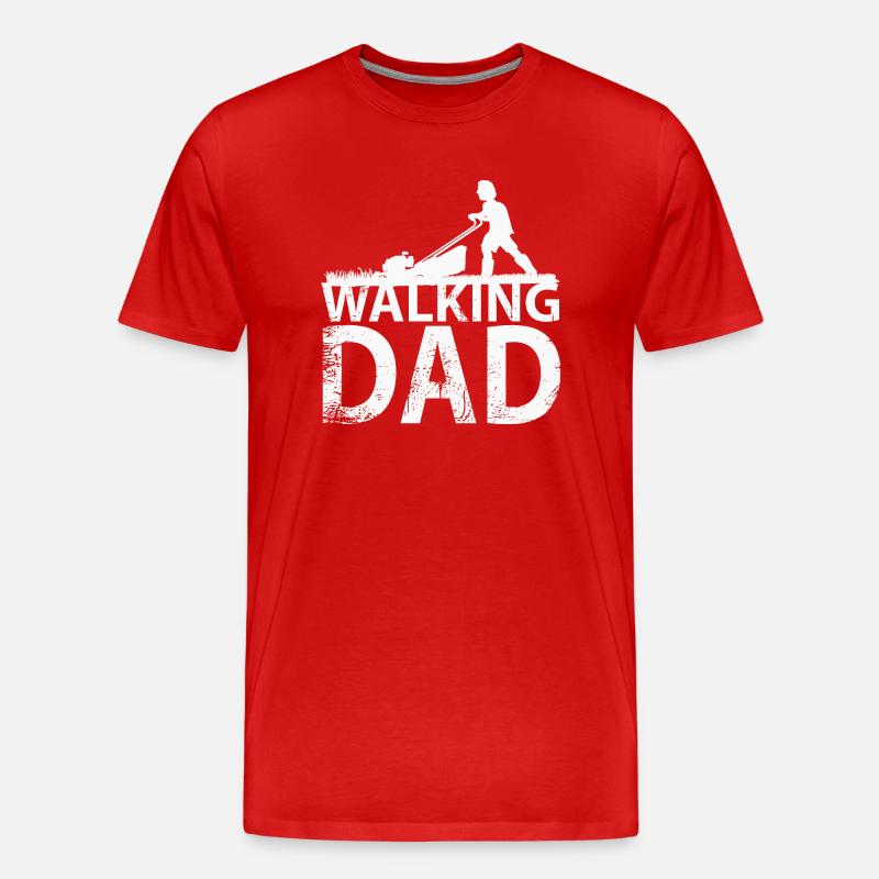 Walking dad cutting grass - Männer Premium Bio T-Shirt - Rot