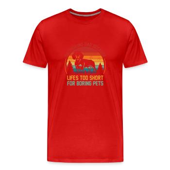 Dackelvater, weil das Leben zu kurz für Langeweile ist - Männer Premium Bio T-Shirt - Rot - Vorne - Damien (186cm)