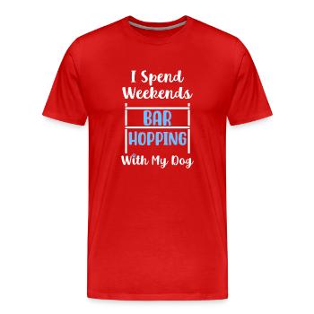 Ich verbringe die Wochenenden mit meinem Hund in d - Männer Premium Bio T-Shirt - Rot - Vorne - Damien (186cm)