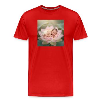 Windel-Baby schläft auf geöffneter Lotusblüte  - Männer Premium Bio T-Shirt - Rot - Vorne - Damien (186cm)