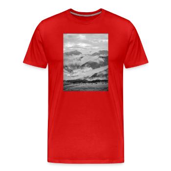 Montagnes dans un brouillard noir et blanc - T-shirt bio Premium Homme - rouge - Devant - Damien (186cm)