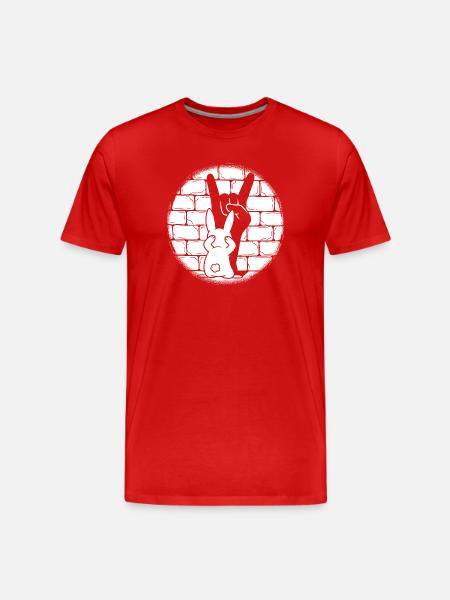 Häschen Rock-Geste vor Backstein - Männer Premium Bio T-Shirt - Rot
