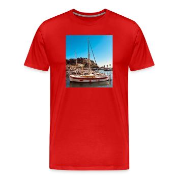 Voiliers dans le port au ciel bleu - T-shirt bio Premium Homme - rouge - Devant - Damien (186cm)