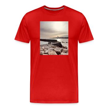 Coucher de soleil sur la jetée et les rochers - T-shirt bio Premium Homme - rouge - Devant - Damien (186cm)