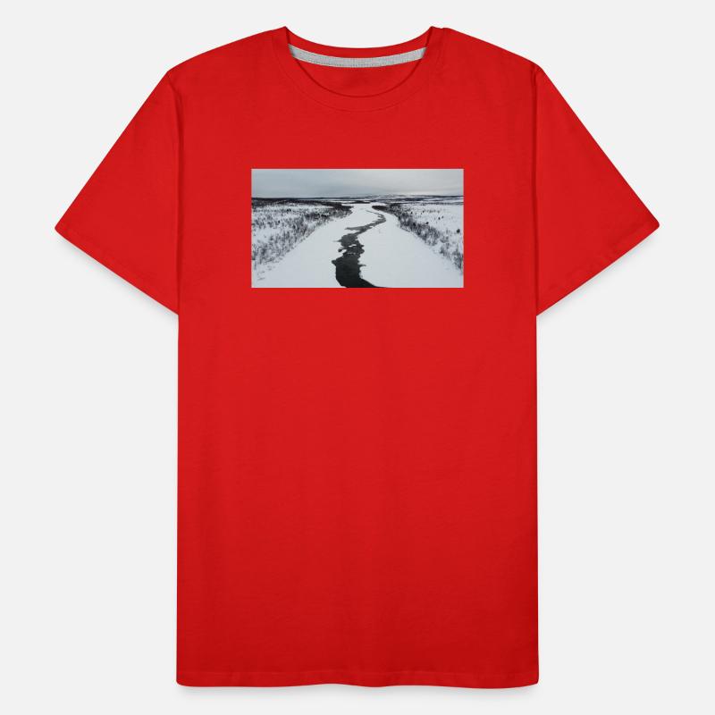 Une rivière sinueuse dans un paysage enneigé T-shirt bio Premium Homme